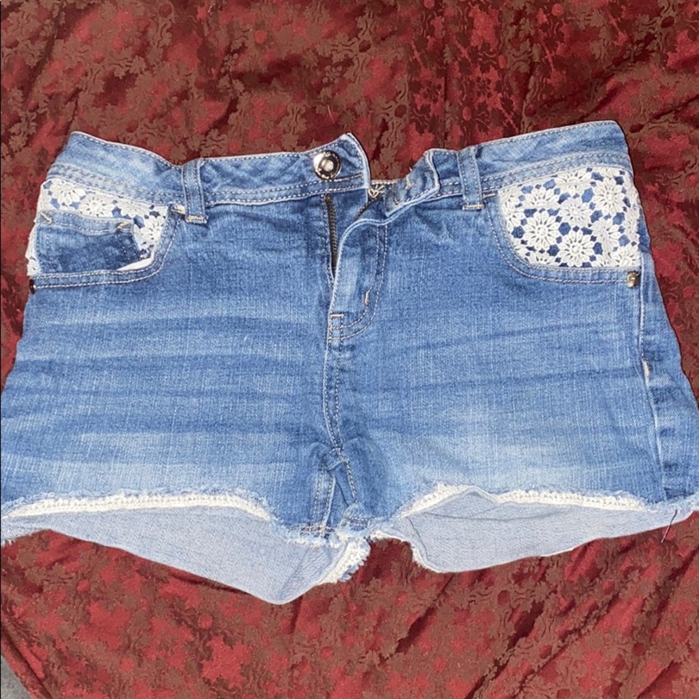 Kids shorts with flower lace